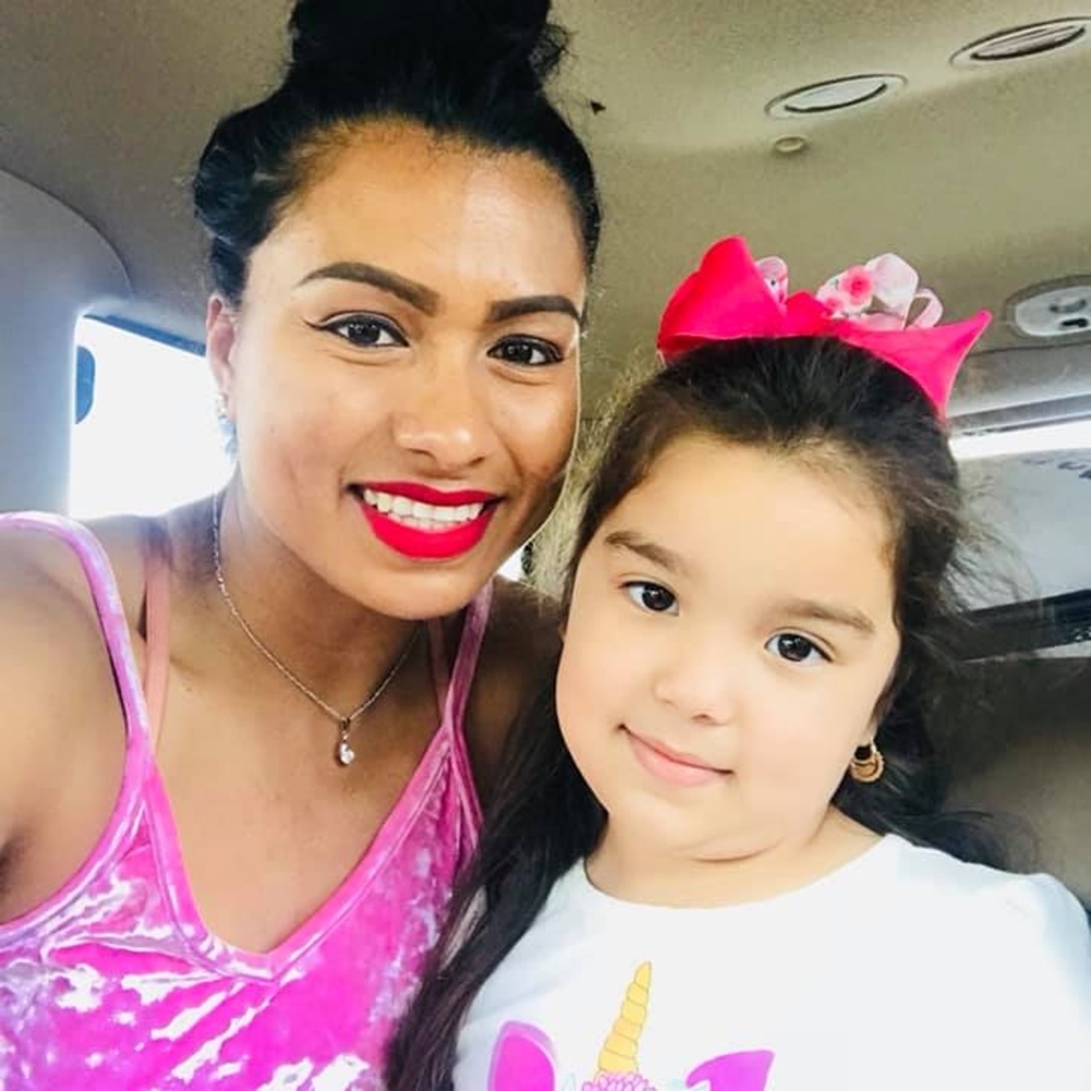 Meet your Posher, Esmeralda